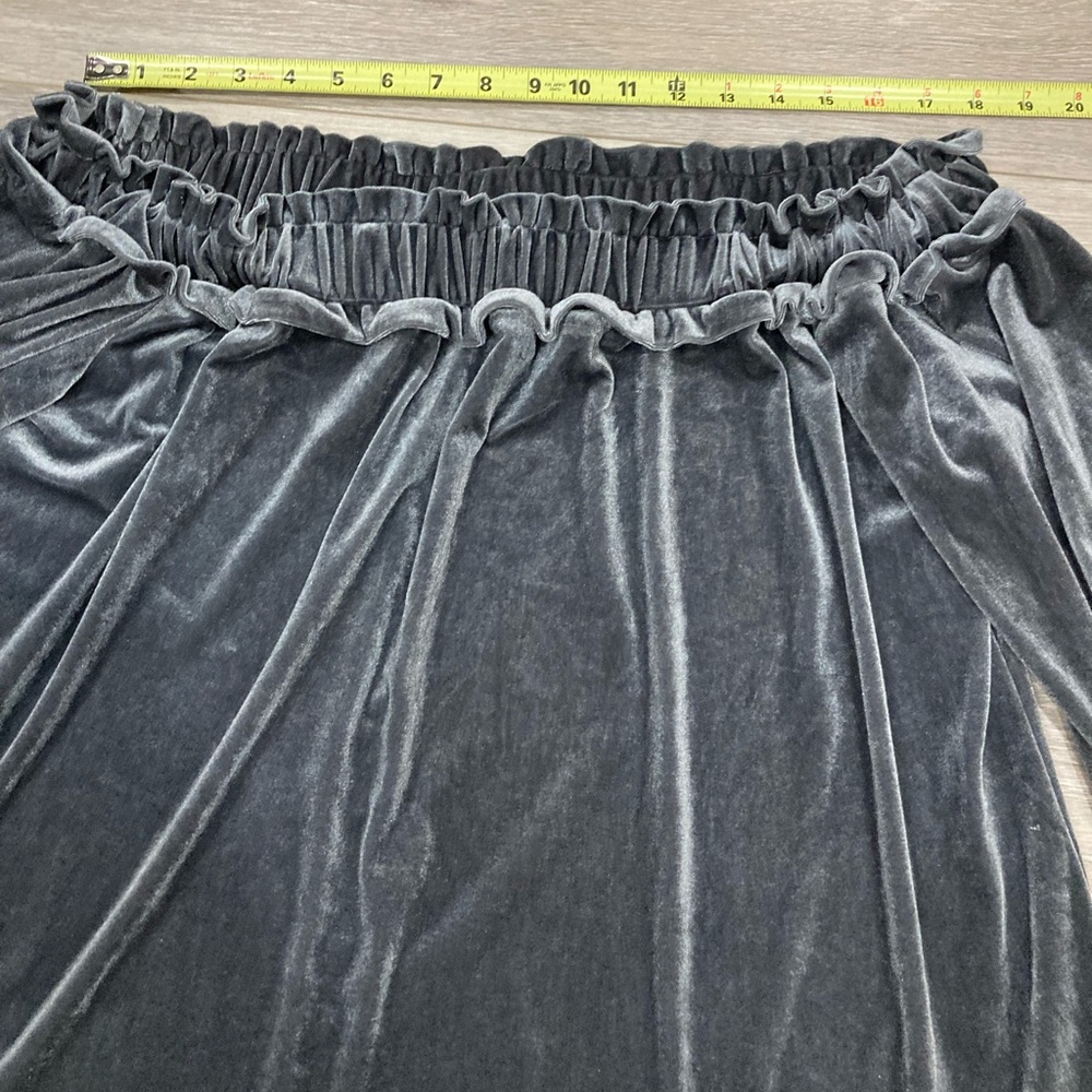 Entro Off the Shoulder Velvet Metallic Grey Top Medium - Picture 9 of 13